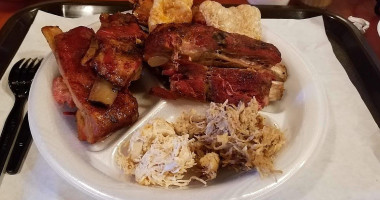 Mutts Bbq food