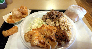 Mutts Bbq food