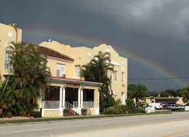 Seminole Inn outside