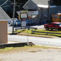 Glove City Pizza outside