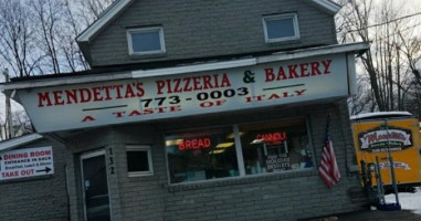 Glove City Pizza outside