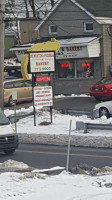 Glove City Pizza outside