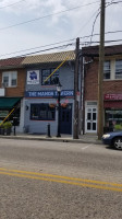 Manoa Tavern outside