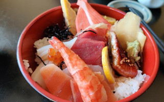 Tomo's Cuisine food