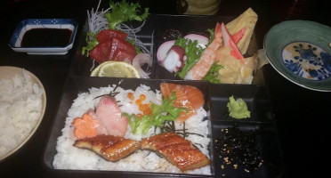 Tomo's Cuisine food