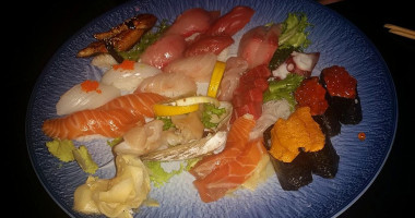Tomo's Cuisine food