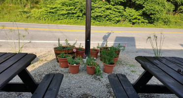 Harborside Grocery Grill outside