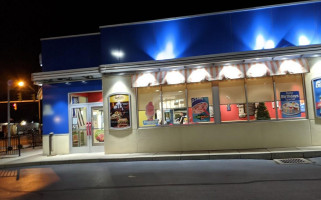 Dairy Queen outside