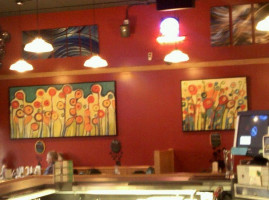 Mike's Pizza Pub inside