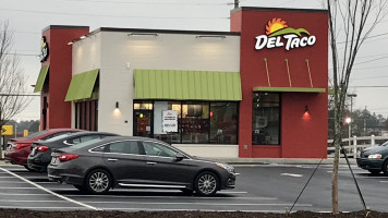 Del Taco outside