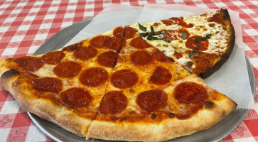Ray's Real Pizza food