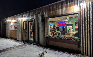 Ciceros Pizza Parlor outside