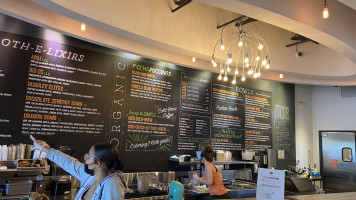 Raw Juce Jupiter Alton Town Center inside