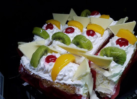 Giuseppes Pizza food