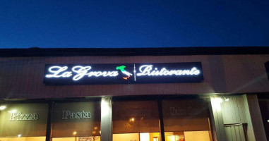 La Grova And Pizzeria outside