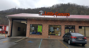 Little Caesars Pizza outside