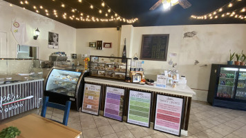Sapori Italian Bakery Cafe inside