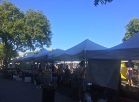 Downtown Los Altos Farmers' Market outside