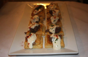 M J Bistro food