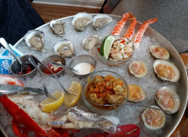 Hank's Oyster Bar food