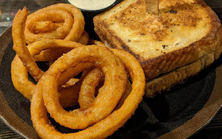 571 Grill Draft House food
