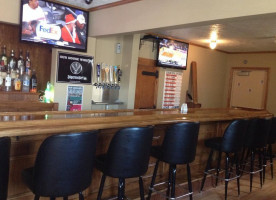 Duke's Dawghouse inside