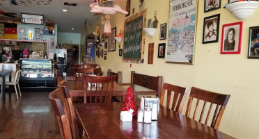 Eve's Cafe inside