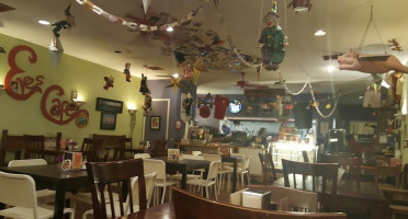 Eve's Cafe inside