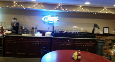 Divot’s And Grill inside