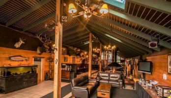 Shasta Inn outside