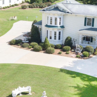Yankee Hall Plantation outside