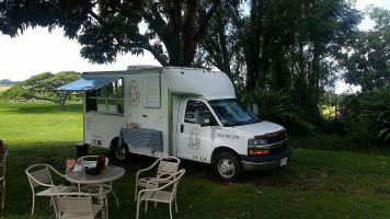 Gypsy Maui outside