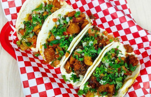 Bigotes Street Tacos food