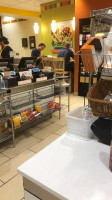 Au Bon Pain inside
