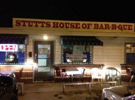 Stutts House of Barbecue outside