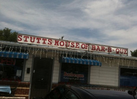 Stutts House of Barbecue outside