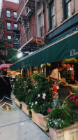 Elio's Restaurant outside