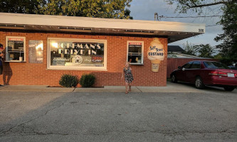 Hoffman's Drive In outside