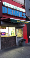 Boulevard Drinks outside