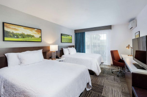 Hilton Garden Inn Davis Downtown inside