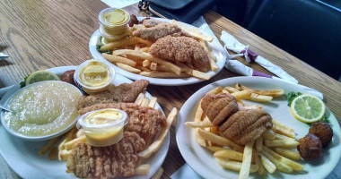 Low Country Seafood food