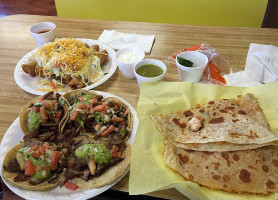 Rolando 's Taco Shop food