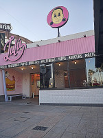 Shareef's Grill outside