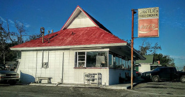 Carter's Fried Chicken outside