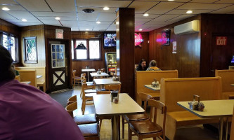 Lynwood Cafe inside