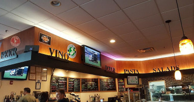 Raimondo's Pizza outside