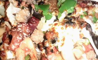 No Limits Pizza food