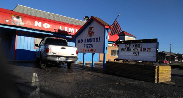 No Limits Pizza outside