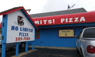 No Limits Pizza outside