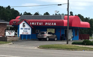 No Limits Pizza outside